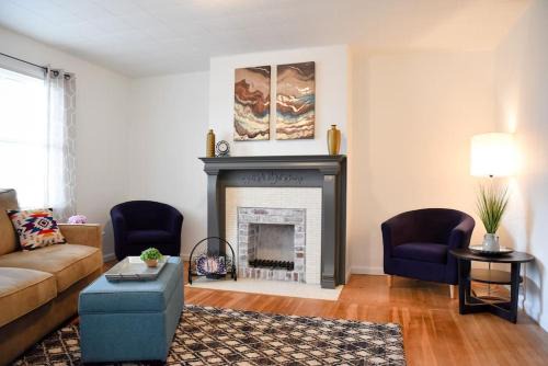South Hills House | Relax & Feel At Home During Your Pittsburgh Stay