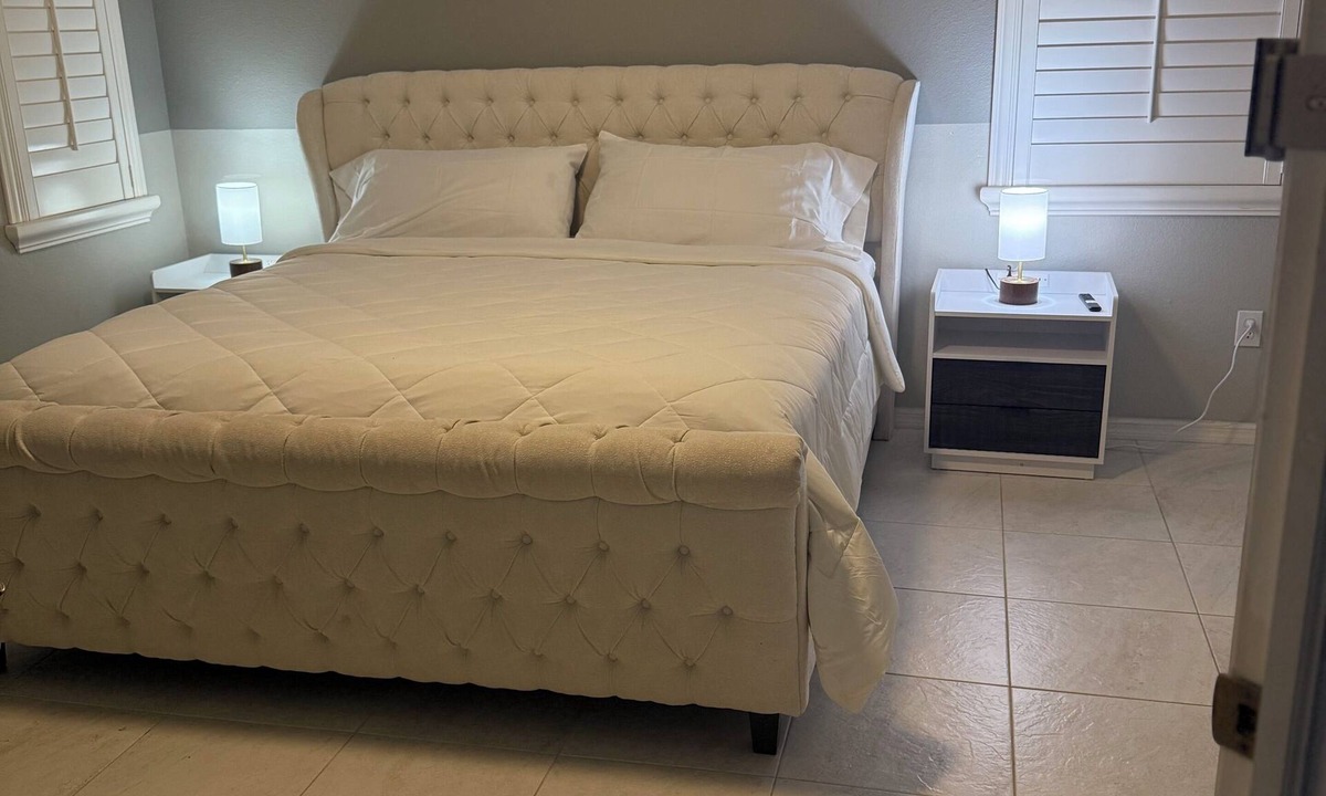 Riverview House | Relax in my calm and stylish space. Enjoy the relaxing lakeview and heated pool.