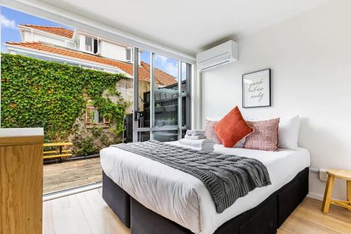 Herne Bay Apartment | Relaxing 1BR Hideaway in Herne Bay I Zodiak Stays