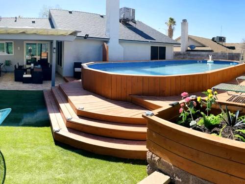 Black Mountain House | Relaxing Family Home 4 Bedrooms Pool BBQ and Ping Pong