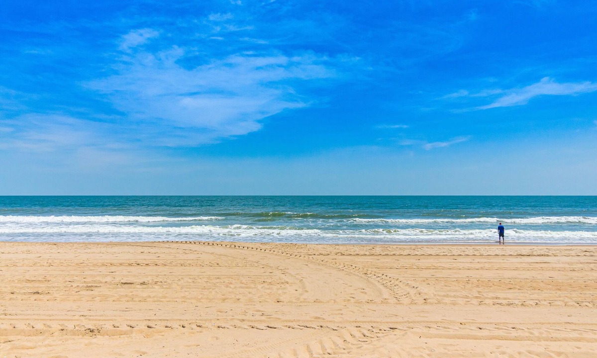Midtown Ocean City Condo | Remodeled Canvasback Condo 1/2 Block from the Beach w/ Free WiFi, Laundry & AC!