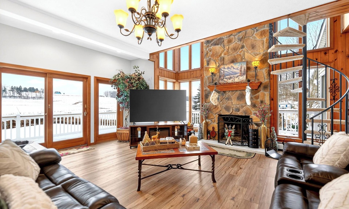 Somerset House | Renovated Retreat w/Epic Garage Game Room Near Ski Resorts