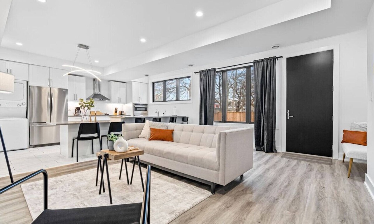 Downtown London Condo | RentX|Suite Dreams - Downtown/Parking/Wi-Fi/2Bed