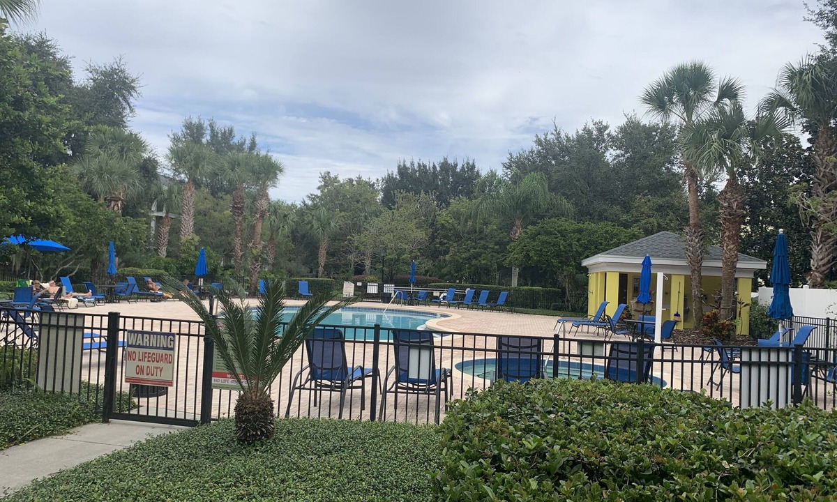 Hillcrest Estates House | Rest & Relax Bahama Bay Ground Floor 3 bed 2 bath 20 min to parks