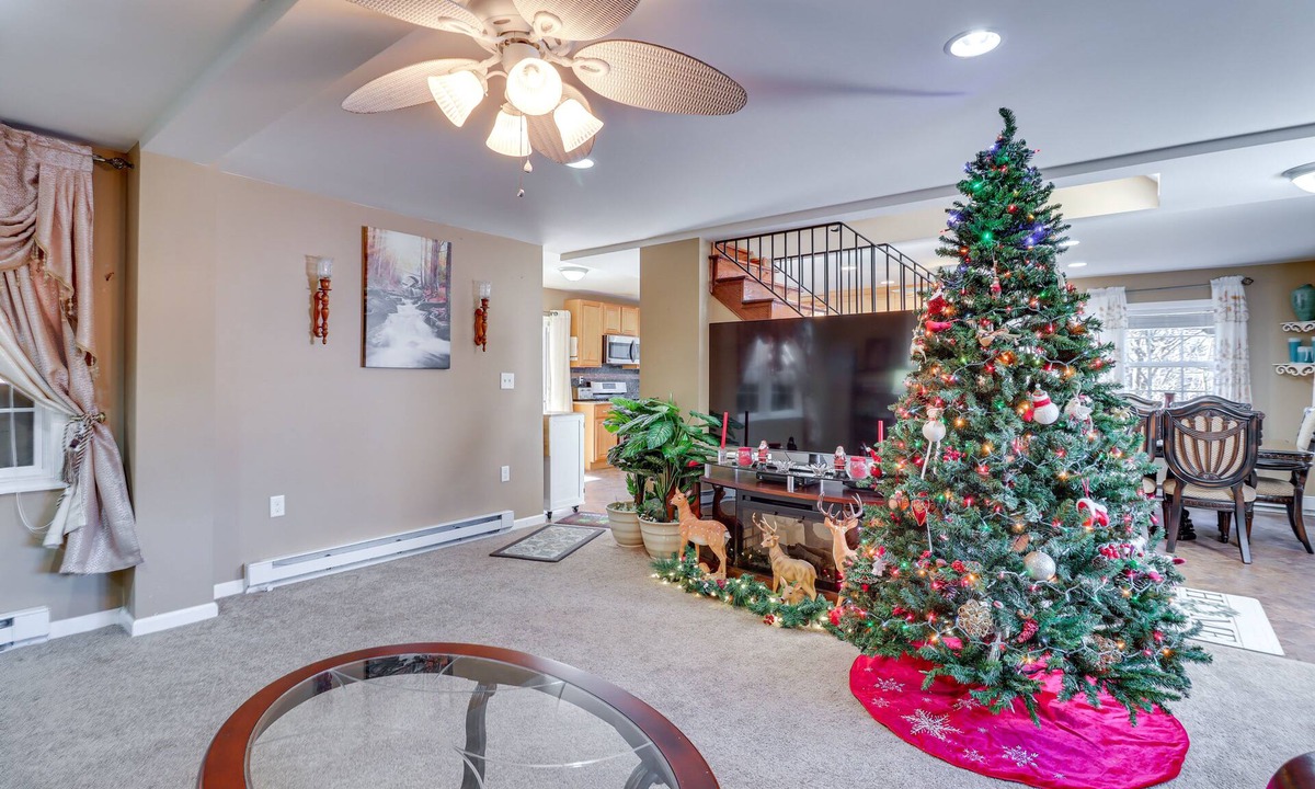 Kresgeville House | Riverfront Kresgeville Getaway Near Blue Mountain!
