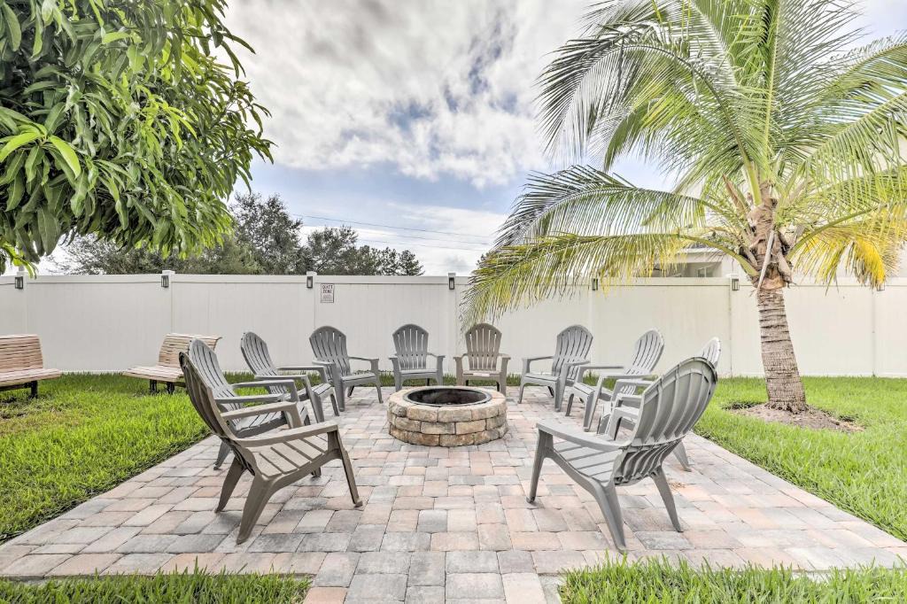 Riverview House | Riverview Abode with Large Backyard and Fire Pit!