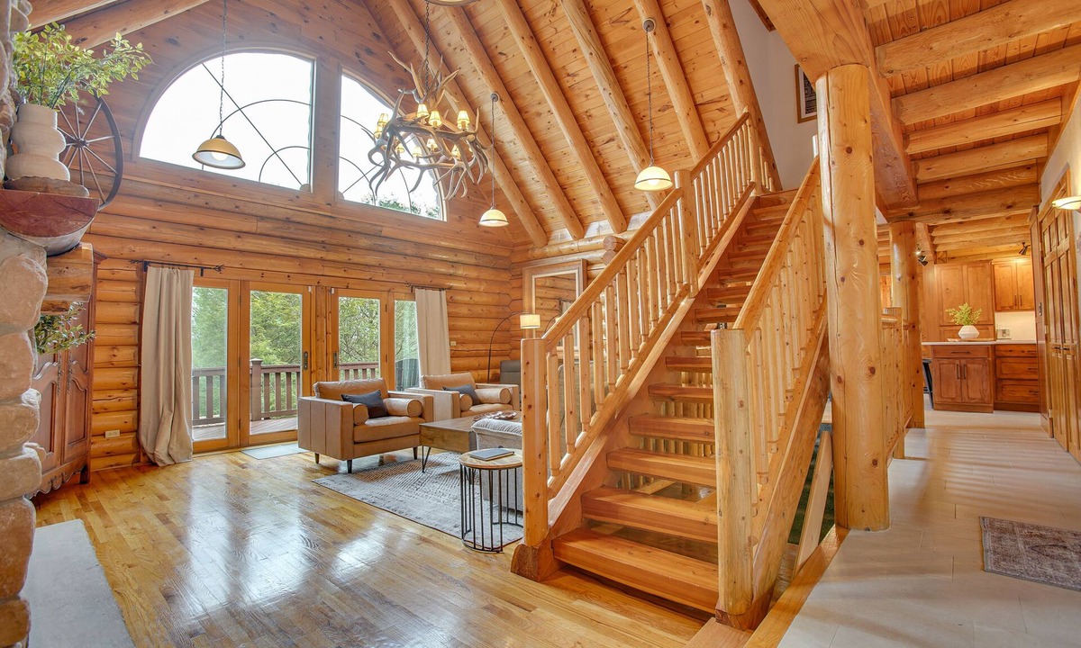 Wapwallopen Cabin | Rocky Top Cabin | Mtn Views w/ HOT TUB + Pool!