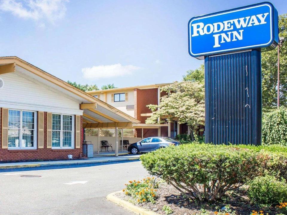 South Huntington Hotel | Rodeway Inn Huntington Station - Melville