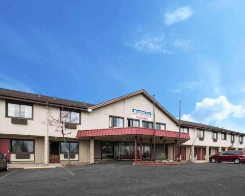 Syracuse Hotel | Rodeway Inn Syracuse Carrier Circle