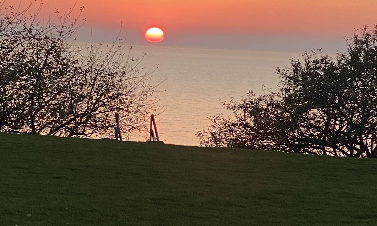 Ashfield-Colborne-Wawanosh Cottage | Romantic Huron Waterfront Cottage/pet friendly/Private Beach/OutShower/