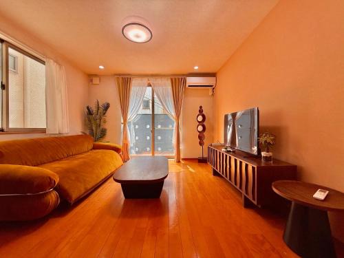Honmachi Apartment | S3涉谷中心 交通枢纽 涉谷车站6分钟 无限视野 最大2人 Shibuya center 6 mins to ST Max 2P 直达新宿 涉谷 表参道 品川 池袋 上野 代代木 银座 原宿