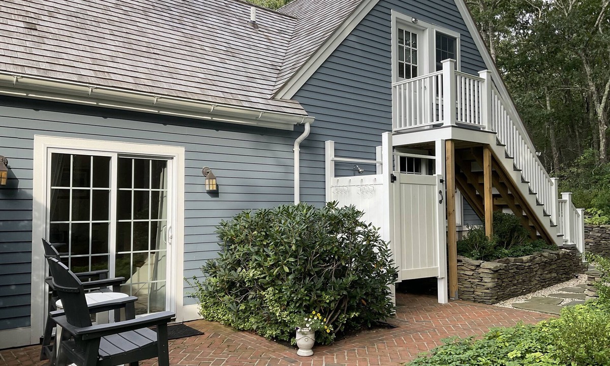 Noyack Cottage | Sabbatical guest cottage by the night week month or for the summer season