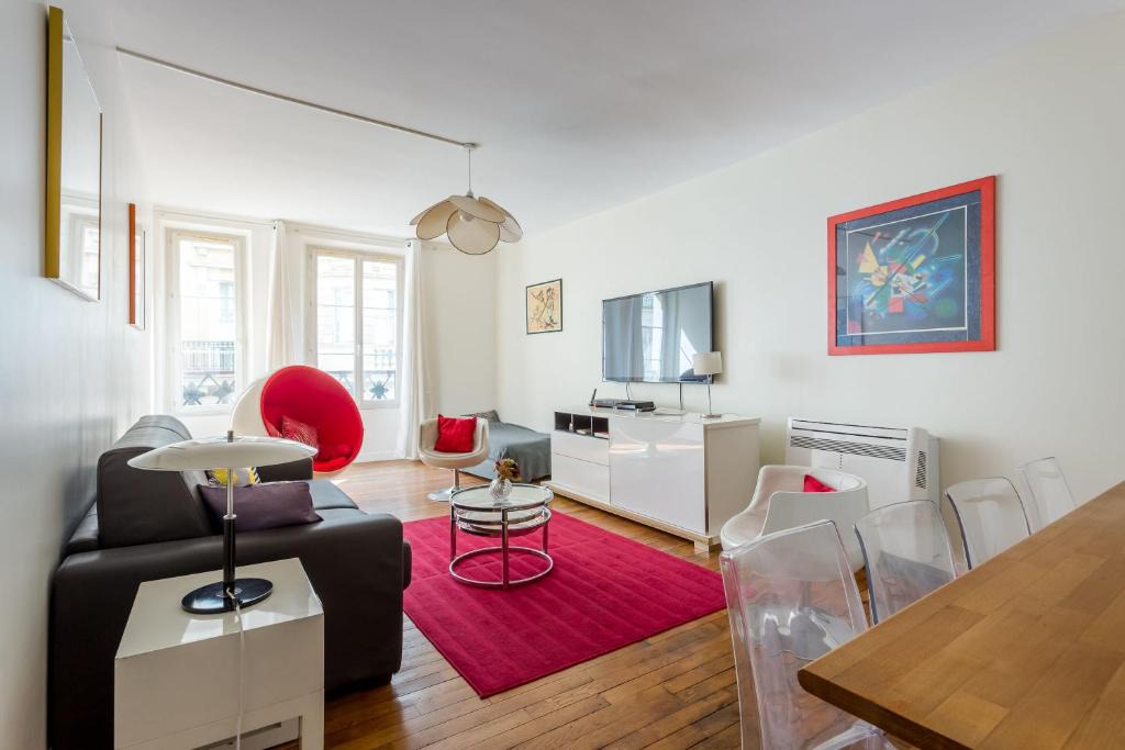 Palais-Royal Apartment | Saint Honore Louvre with AC