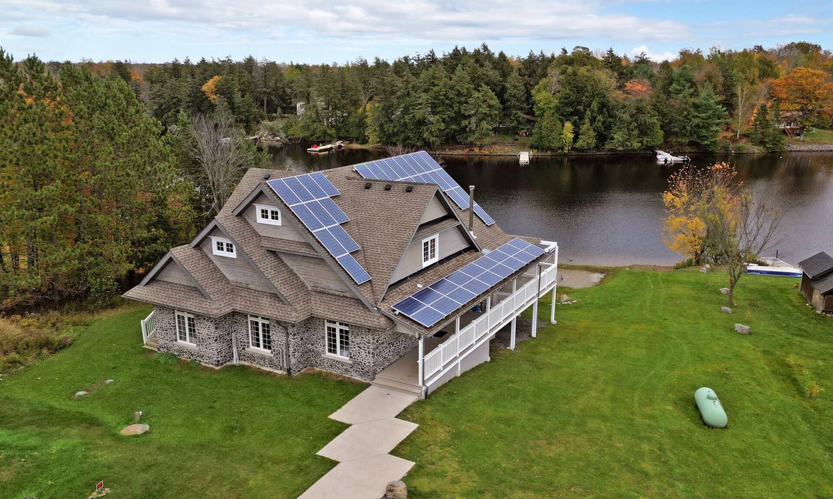 McKellar Cottage | Sandy Beach Muskoka 4 Beds Cottage