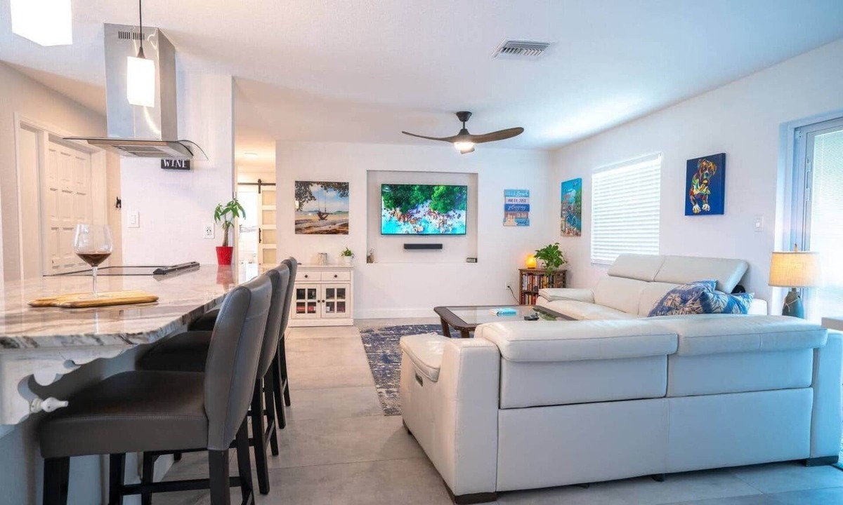 Bee Ridge House | Sarasota House Modern King Size Beds + Fenced Yard