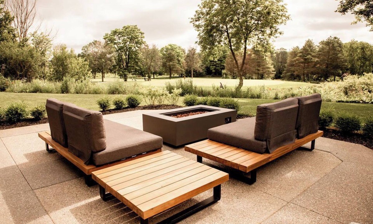 Huron East House | Scenic Golf Course Escape
