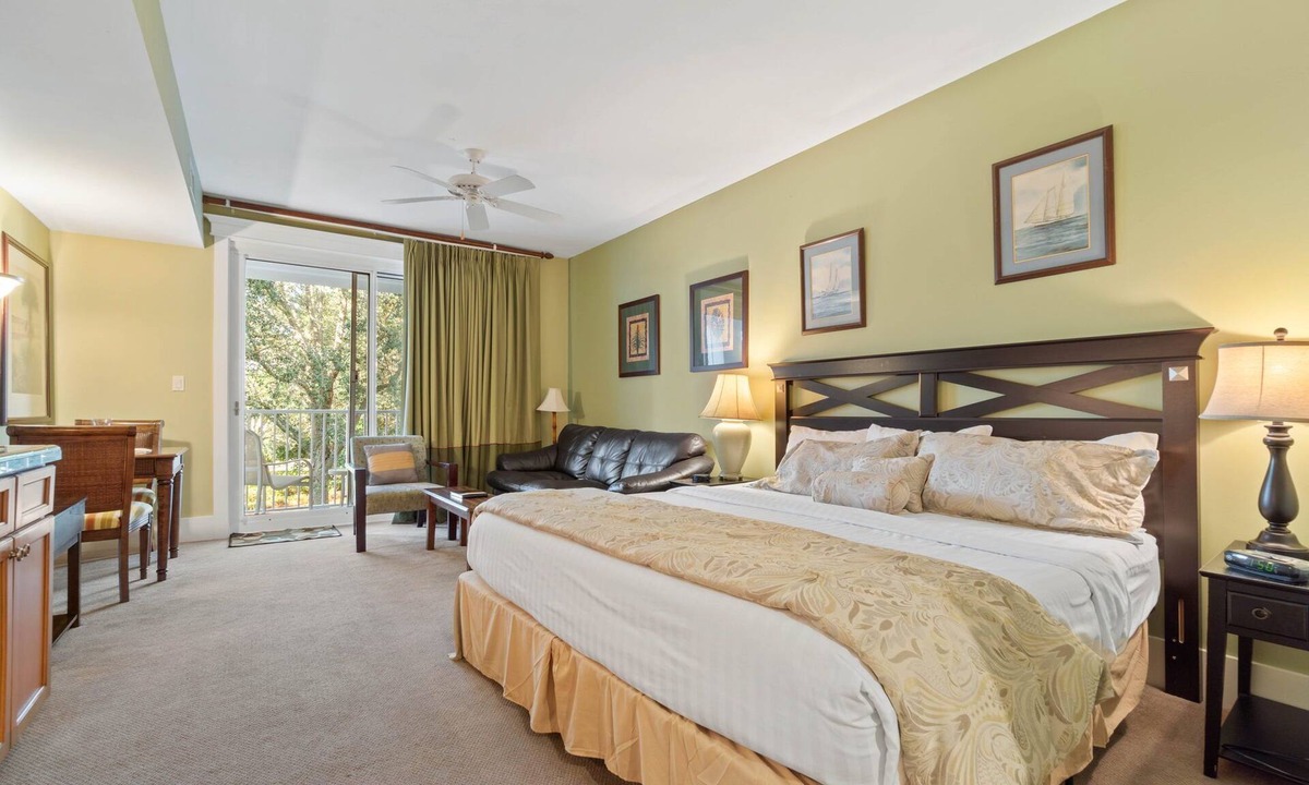 Baytowne Wharf Condo | "Sea Garden" Sandestin #3205 Studio Sleeps 4