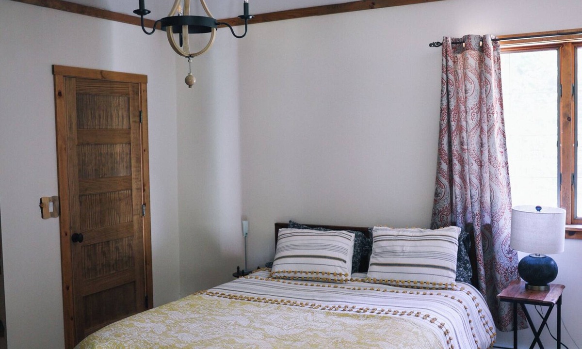 Catskill House | Secluded country house with 4 bedrooms 2 Hours from NYC Pond Access