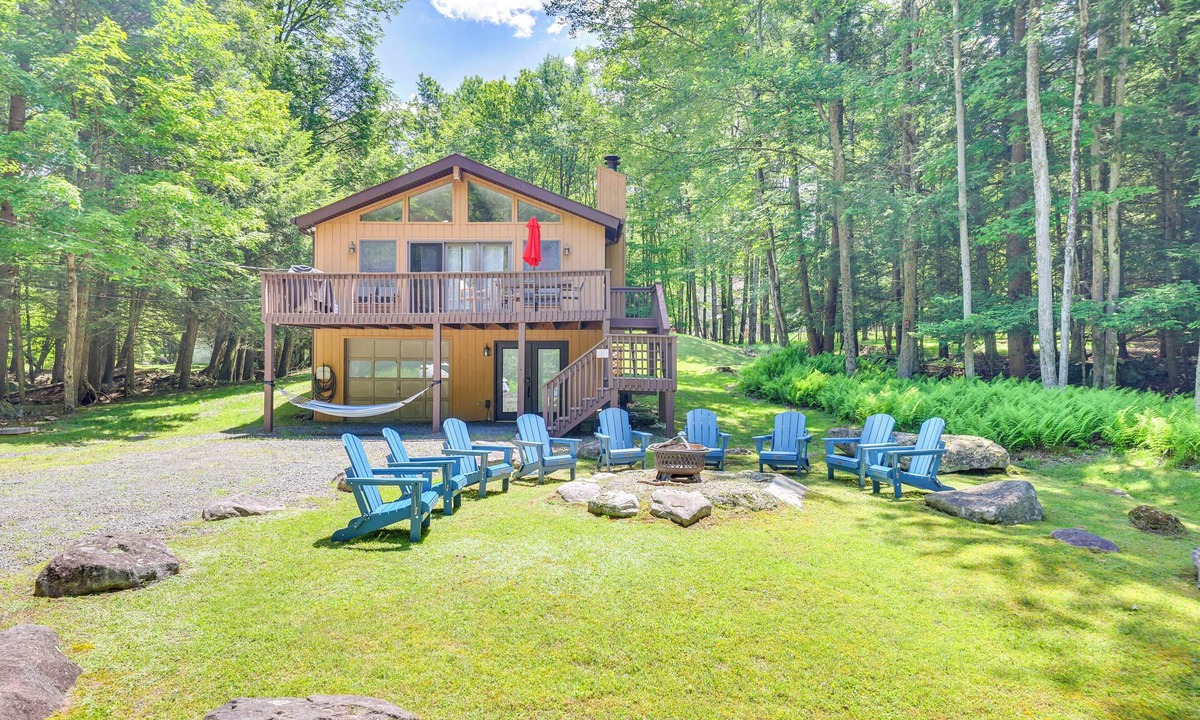 Greentown Cabin | Secluded Family Cabin w/Fire Pit in Lake Ariel!