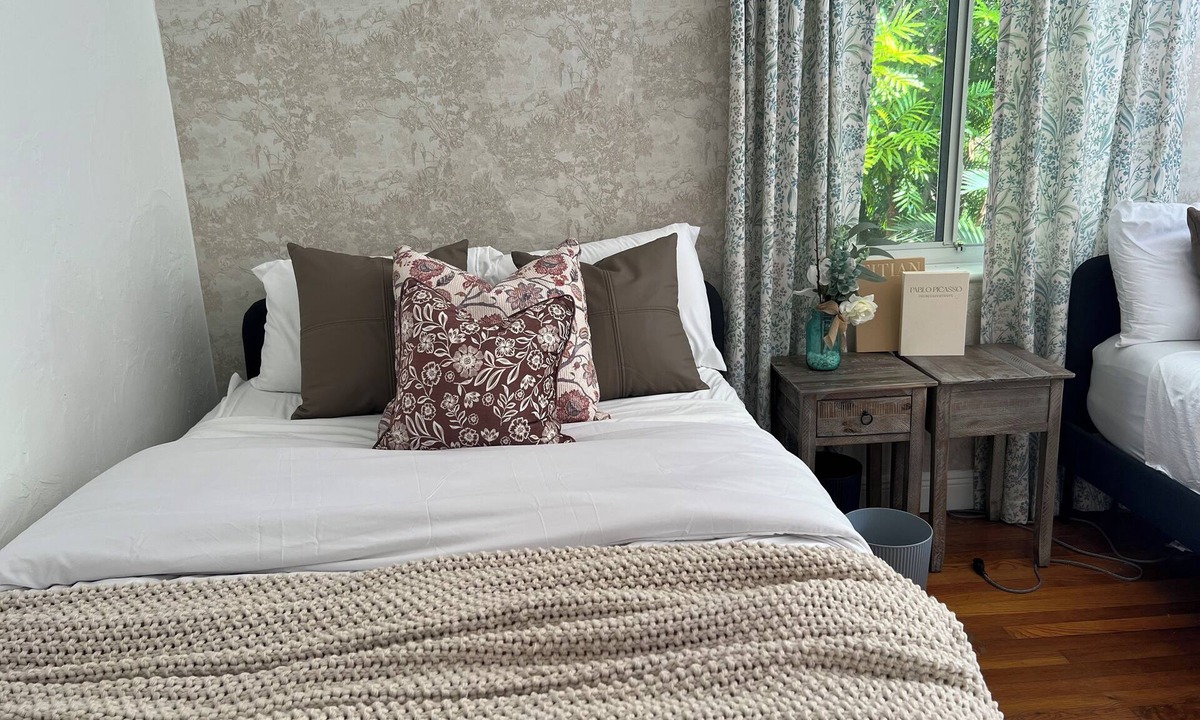 Granada House | Serene 2-bedroom colonial beauty house with AC. Coral Gables