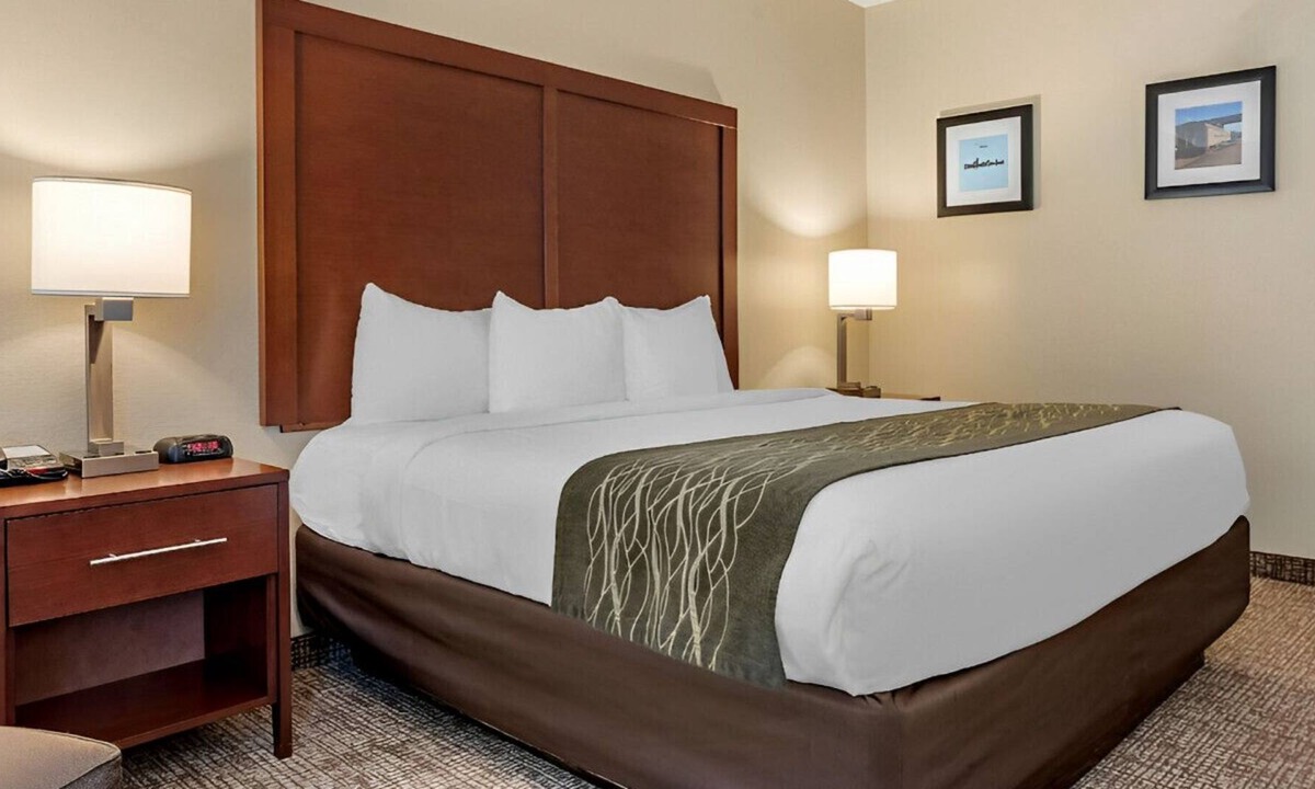 Meridian House | Serene Luxury Escape near Jimmy Rodgers Museum