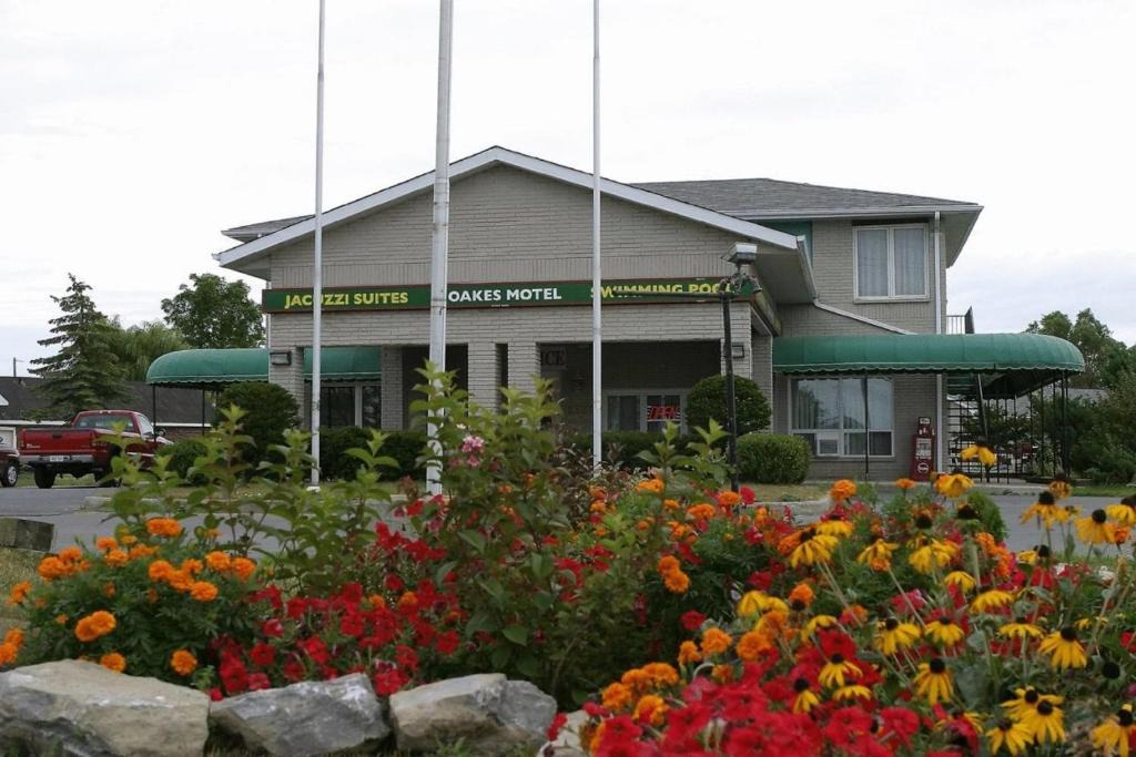 Kingston Hotel | Seven Oakes Motel