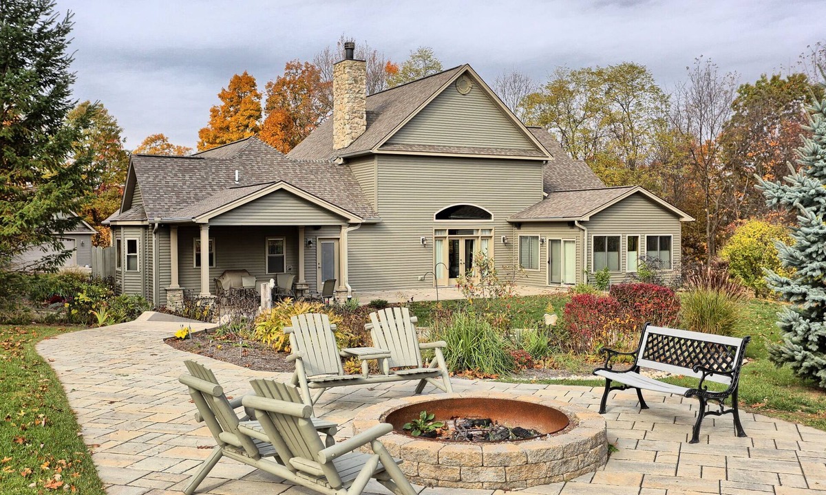 Calvin House | Shamrock- Aunt Susie's- Raystown Lake- 7 Points