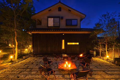 Midori Ward Villa | SHELTER道志 ふらっと高尾山 星空サウナ 都心から70分 最大10名 雨でもBBQok 焚火花火