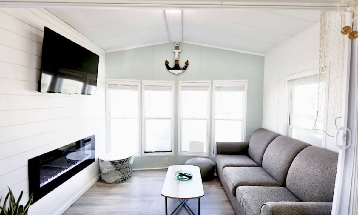 Sherkston Cottage | Sherkston Shores Cottage Pet-friendly!