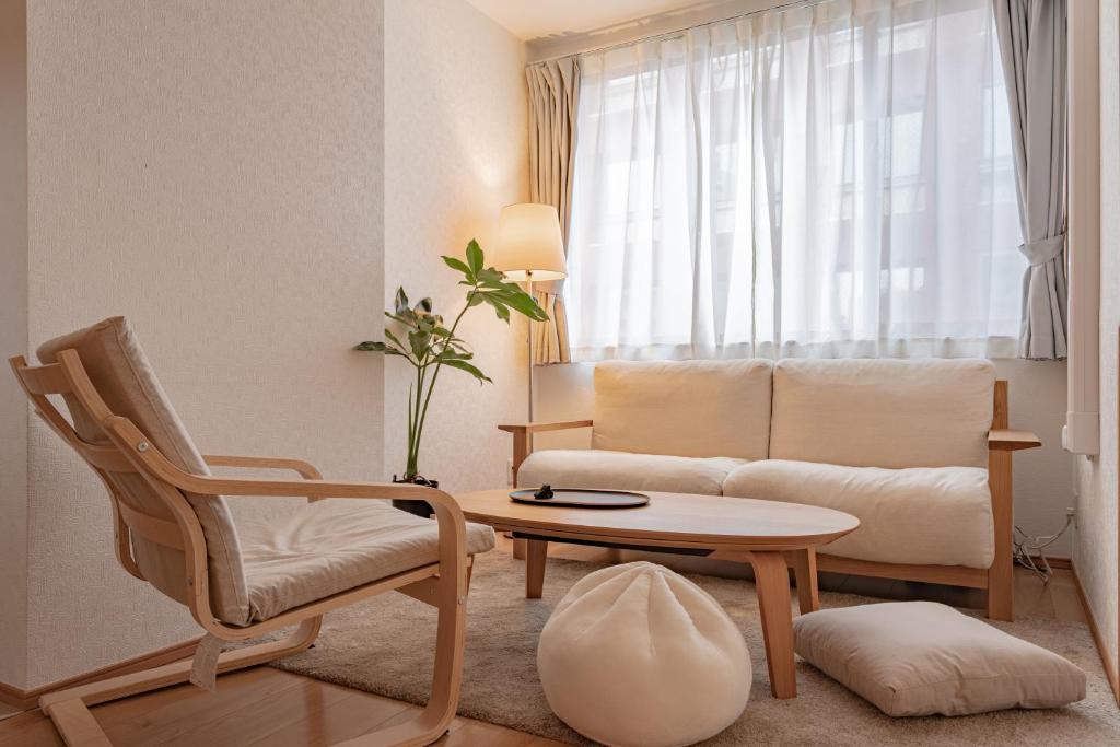 Chinatown Apartment | SHIKA HOME Yokohama Chinatown King Bed Projector PS4 Kitchen Washer