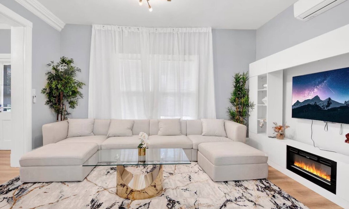 Bryn Mawr Villa | Single Family 3BR Home Game Room Parking