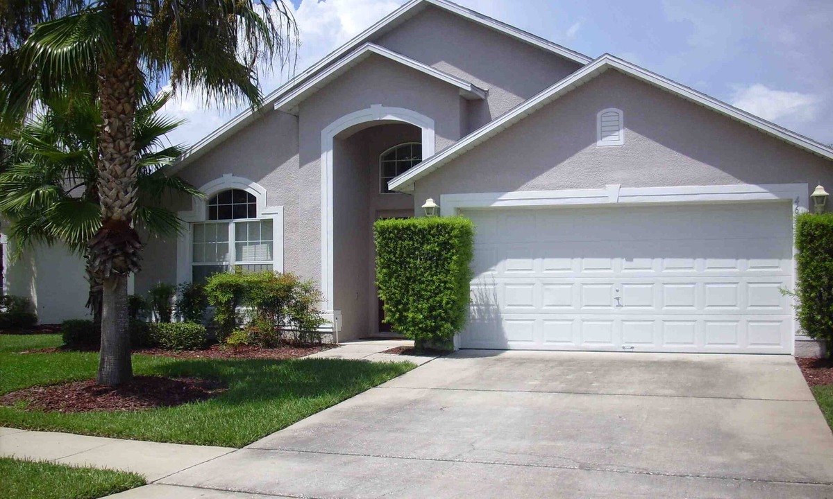 Historic Downtown Kissimmee Villa | Single Storey 5 Bed 3 Bath Villa with Pool, HD-TV , private beach + WiFi