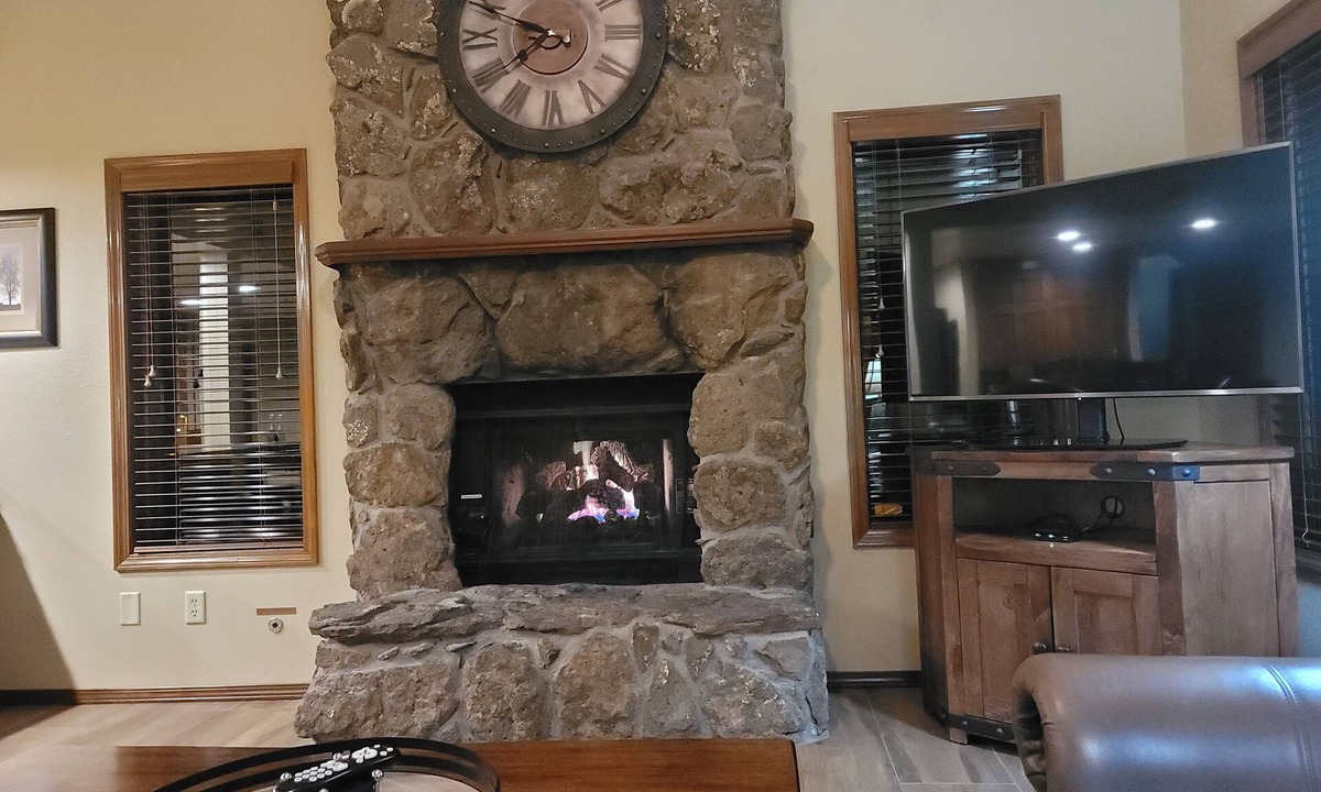 Flagstaff Cabin | Ski cabin private hot tub fireplace, 2 story, 3 bed+