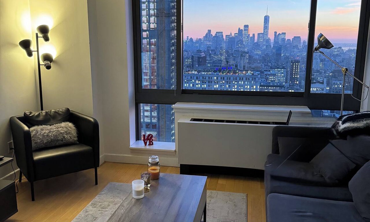 Central New York City Apartment | Skyline Views from a Luxe High Rise in NYC