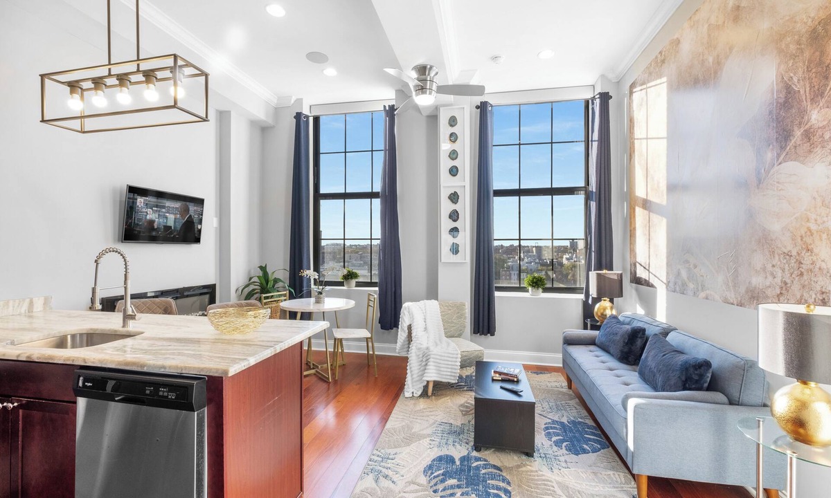 Olde Kensington Apartment | Sleek Northern Liberties 1-Bedroom - Rooftop Pool, Gym & Concierge