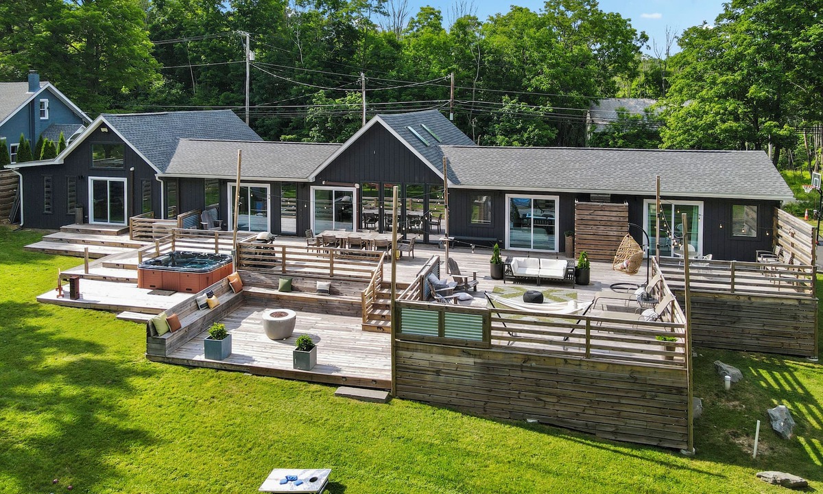Tannersville House | Sleeps 14! Game Room, Hot Tub, Firepit, Near Camelback & Great Wolf Lodge