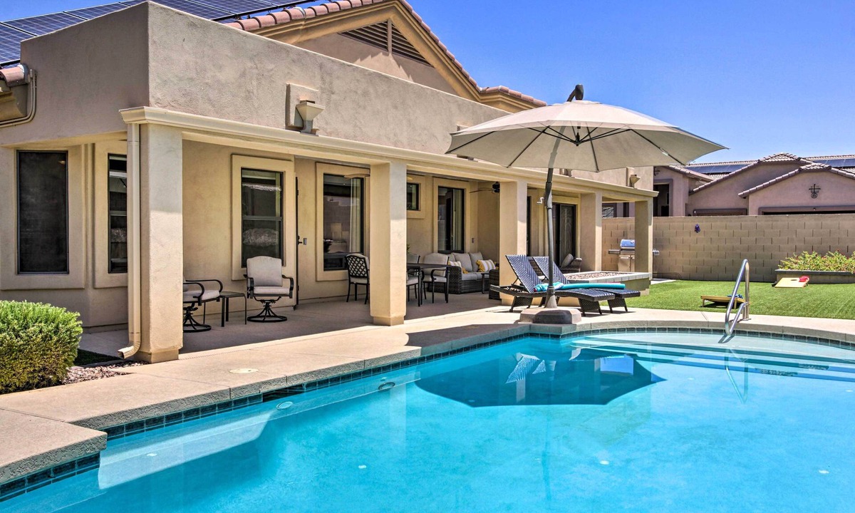 Laveen Village House | Snowbird Haven w/Pool! 11 Mi to Dtwn Phoenix