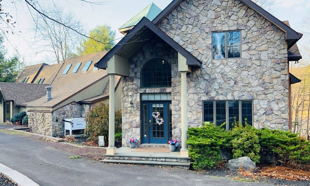 Greentown Cabin | Snug Harbor Cove on Lake Wallenpaupack with Indoor Pool and Private Dock!