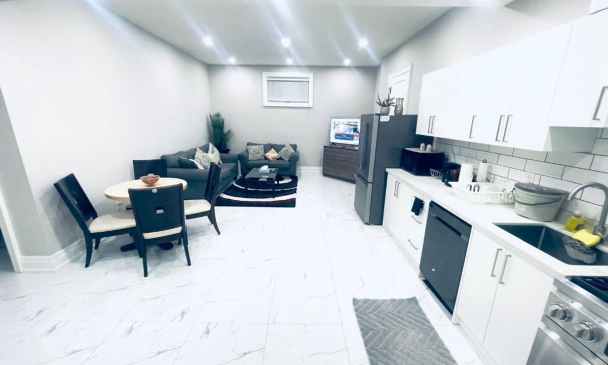 Pickering House | SoccerFans-GetAway Luxury Home CozyAffordable Rate