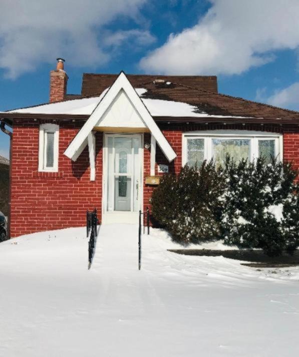 Old East York House | Solo I East York Space Share Toronto Canada