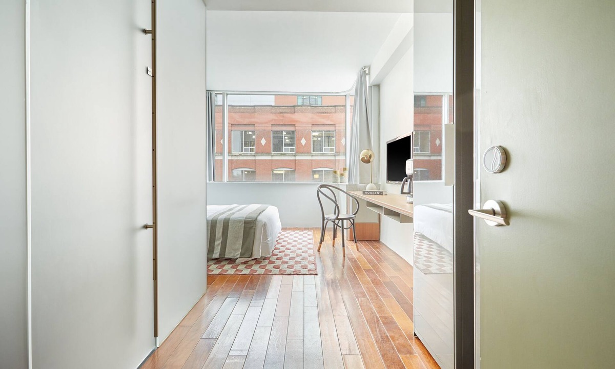 Fashion District Apartment | Sonder The Slate | Queen Room