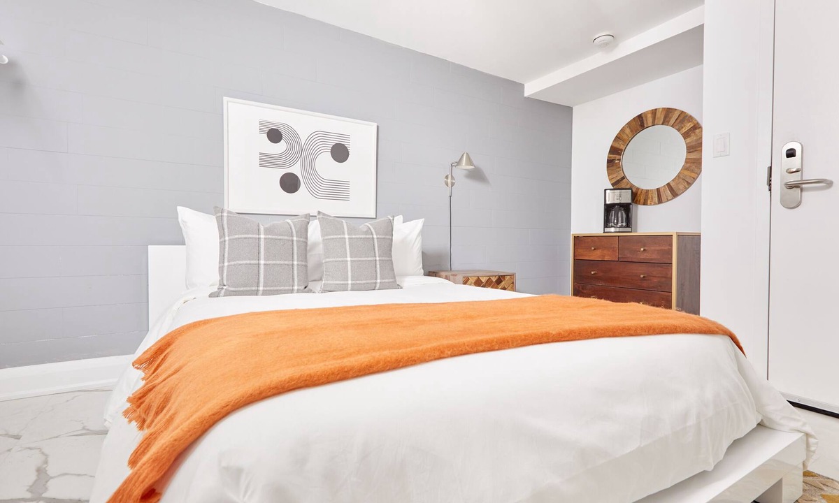 Church and Wellesley Apartment | Sonder The Wellesley | Full Room w/Basement Entry