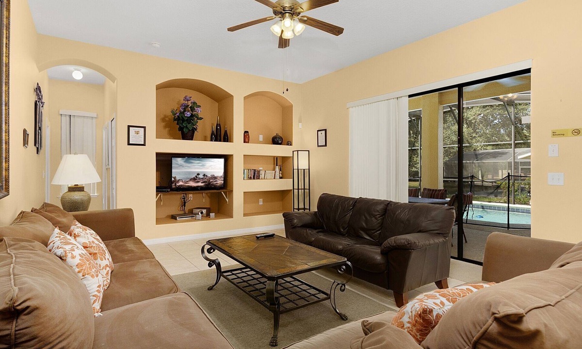 Legacy Park House | SOUTH FACING pool/spa, beautiful spacious 4 bed home just 20 mins from Disney