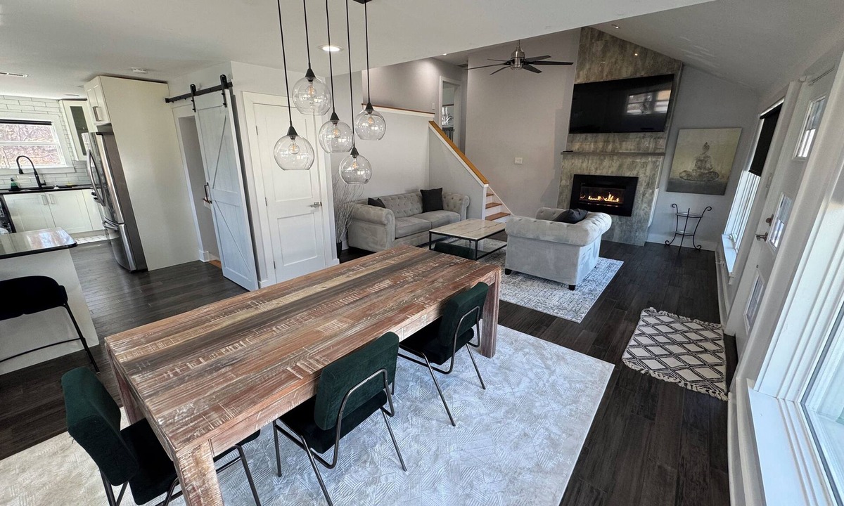 Radnor House | Spacious 4-bedroom house dual primary suites, updated, pets and kids friendly!