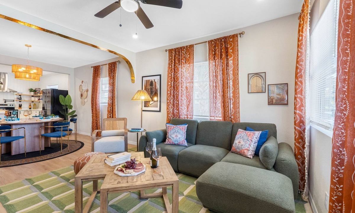 Ybor City House | Spacious 4BR with BBQ & Relaxing Backyard Patio 7 Minutes from Ybor Highlights