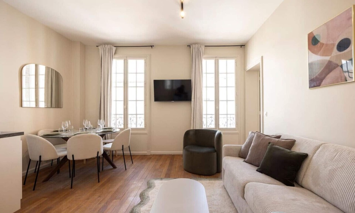 Le Pre-Saint-Gervais Apartment | Spacious apartment near the 19th arrondissement