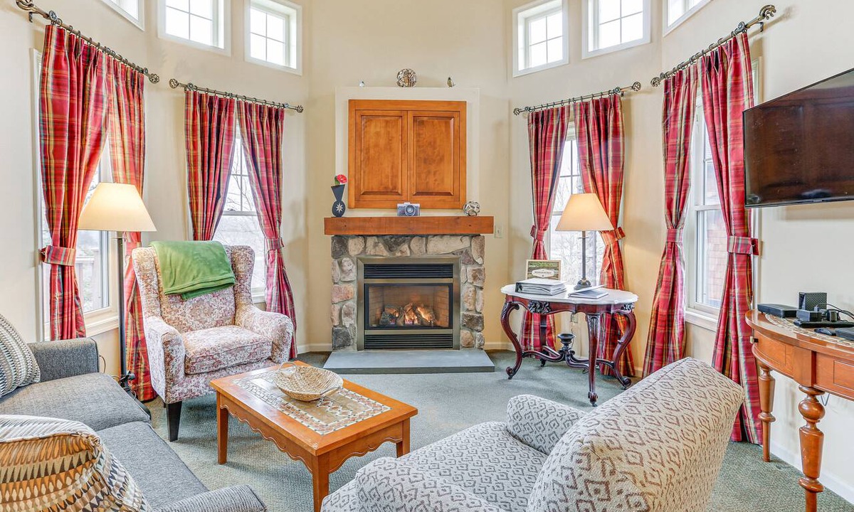 Vernon Condo | Spacious Condo w/View < 1 Mi to Mtn Creek Resort!