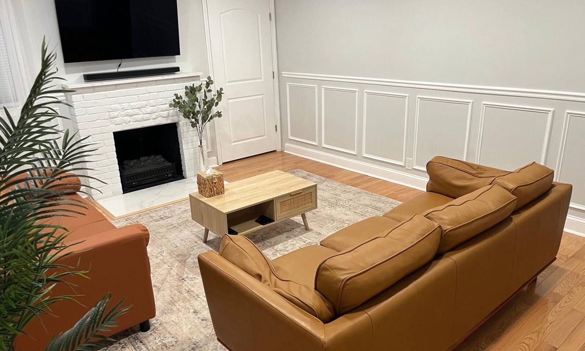 Uniondale Apartment | Spacious & Elegant 2 bedroom apartment in the heart of Uniondale
