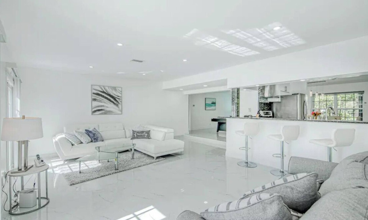 Fort Lauderdale House | Spacious modern 3-bed/2 bath ,Water view Heated Pool/5 mile to the beach.