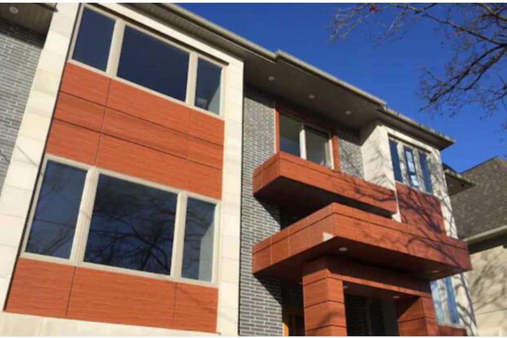 Willowdale Apartment | Spacious Modern Grand Floor 1, 2 or 3 bedroom (Unit Depending on the number of guests)